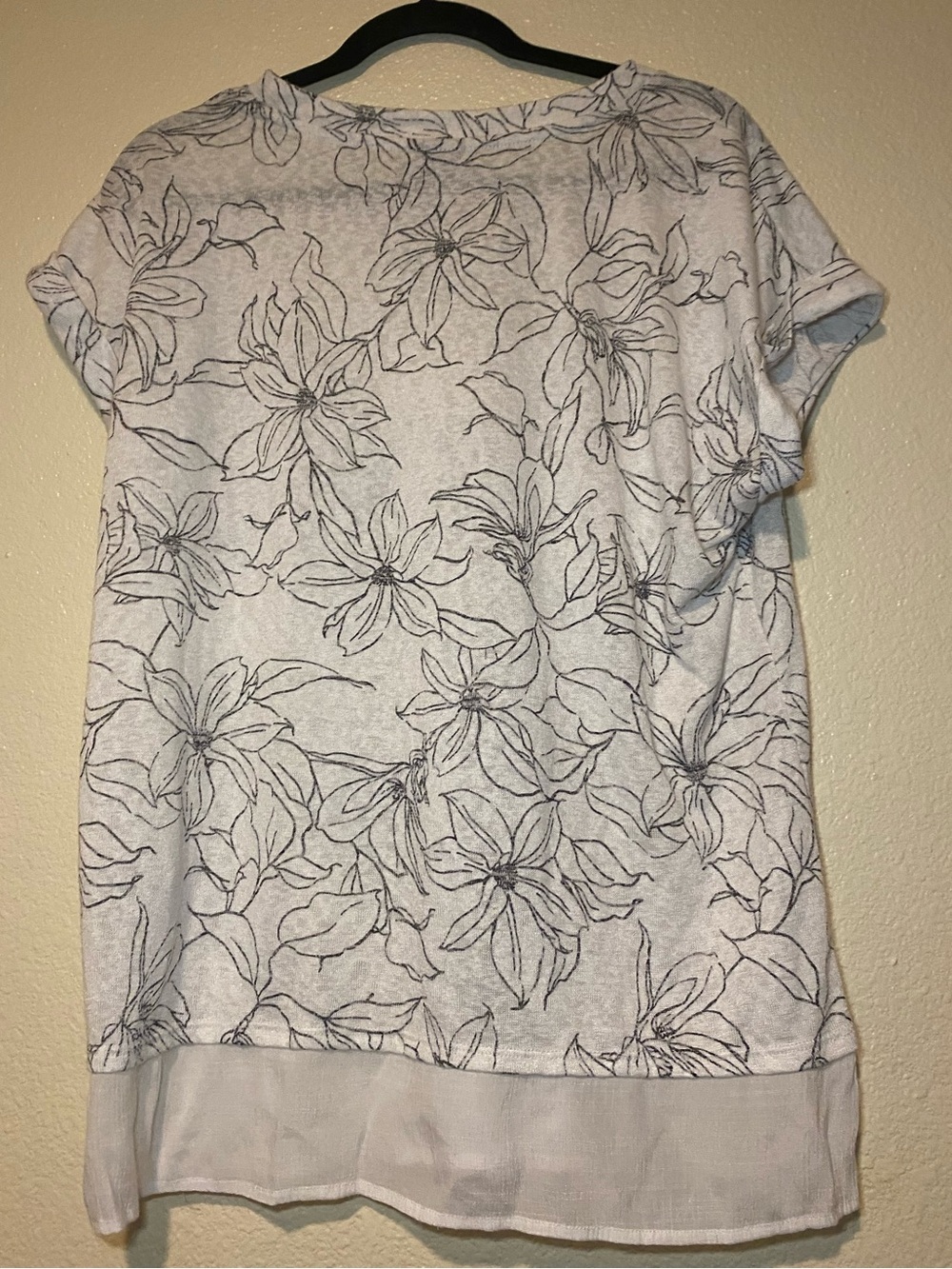 bobeau Light Gray Floral V-Neck Short Sleeve Tunic - Picture 3 of 11